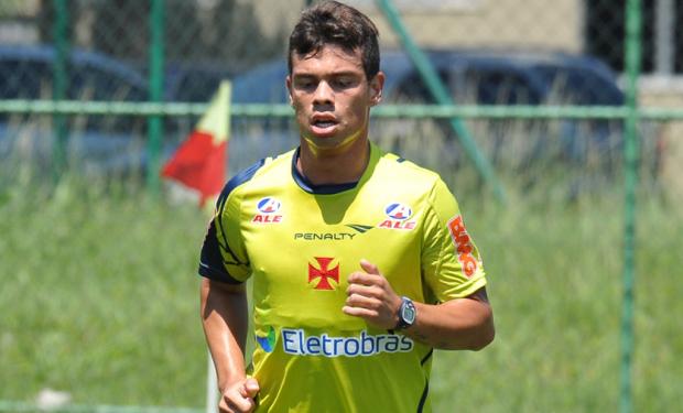 Envolvido em polêmicas, Bernardo está afastado do elenco vascaíno, mas o clube diz que não rescindirá seu vínculo