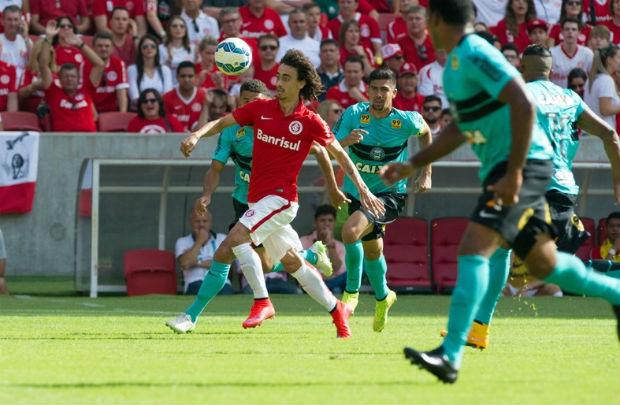 O meia Valdívia pode ser desfalque do Inter contra o Corinthians