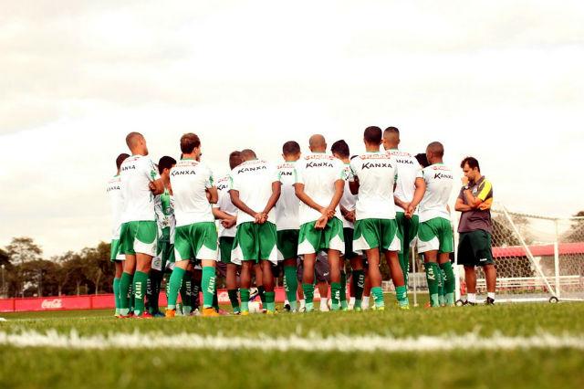 Técnico Júnior Rocha acredita no pontencial de seus jogadores para buscar o acesso (Foto: Luverdense)