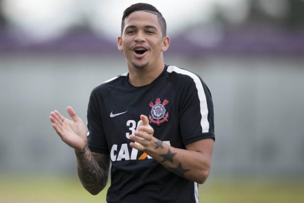 Questionado no Corinthians, atacante é lembrado pela Seleção Brasileira e viaja ao Canadá para jogar o Pan (Foto: Daniel Augusto Jr.)