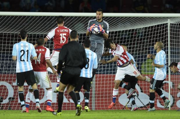 O goleiro argentino sofreu o empate aos 44 do segundo tempo, com um gol de Lucas Barrios