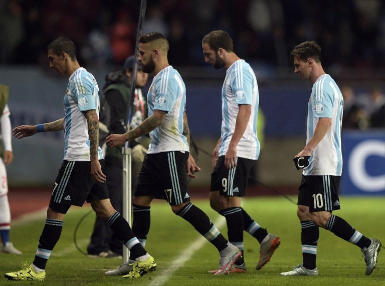 Assim como seus companheiros, Messi deixou o gramado cabisbaixo, após ceder empate no fim