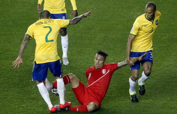 Guerrero levou amarelo por esta entrada e disse ter se controlado na sequência