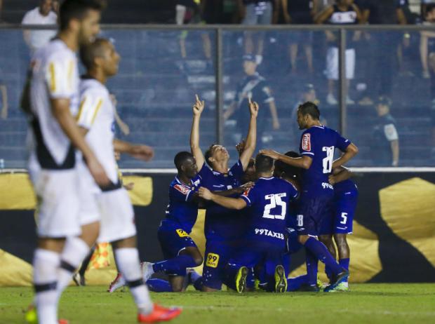 Derrota por 3 a 1 para o Cruzeiro mantém Vasco atolado na zona de rebaixamento (Foto: Marcelo Regua/Light Press)