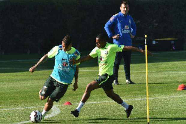 Primeiro treino após debute na Copa América contou apenas com a presença dos reservas da Seleção (Foto: Nelson Almeida)