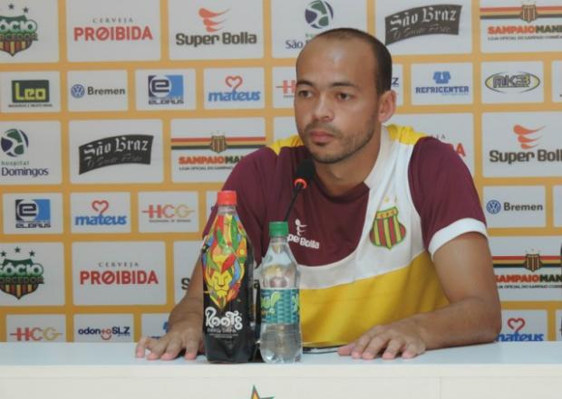 O volante Dê deve ser titular no duelo contra o Bahia, nesta sexta-feira