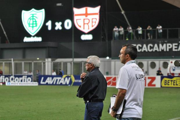 O técnico Givanildo Oliveira deve escalar o atacante Rubens no América-MG
