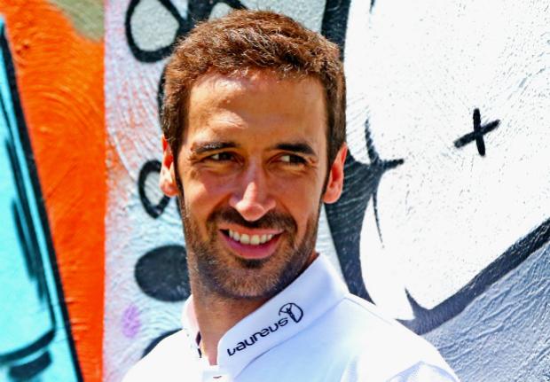 Tratado como um dos maiores ídolos do Real, Raul também é embaixador do New York Cosmos