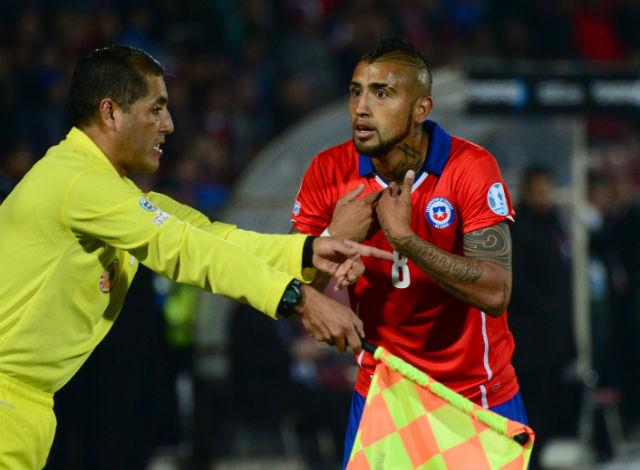 Gols anulados geraram muita reclamação por parte dos mandantes (Foto: Martin Bernetti)