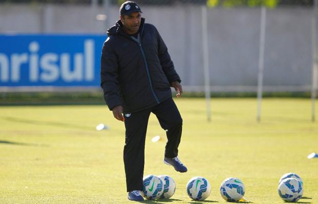 Com Maxi Rodríguez e sem Tiago, Rhodolfo e Pedro Rocha; Roger comandou treino tático nesta terça-feira