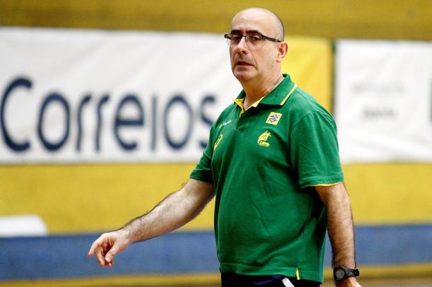 Jordi Ribera aposta na concentração em Blumenau e na integração com a base para preparar a Seleção ao Pan
