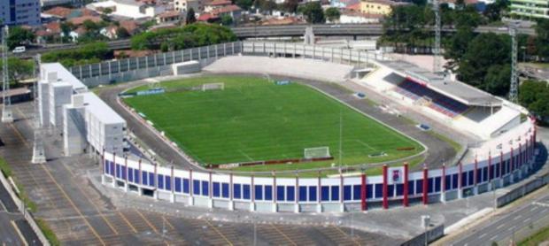 Por causa de uma reforma no gramado, a Vila Capanema pode não ser palco do duelo de sexta, contra o Mogi Mirim