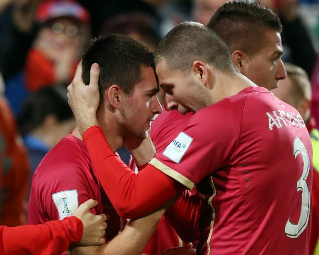 Zivkovic (esquerda) anotou o primeiro gol da Sérvia na vitória sobre Mali, por 2 a 1, na semifinal (Foto: Michael Bradley)