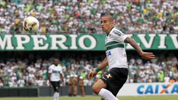 Atacante do Coxa pode pintar no Flu para a reserva de Fred