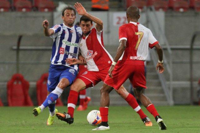 Náutico espera voltar a vencer para não correr o risco de sair do G4 (Foto: Náutico)