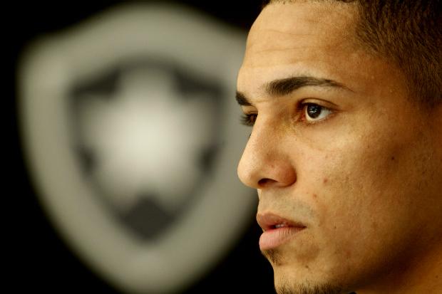 O lateral do Botafogo atribuiu a boa fase também ao período passado no Inter