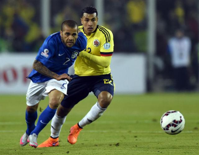 Daniel Alves acredita que todos na América do Sul estão contra o Brasil e pede calma para superar 'crise'