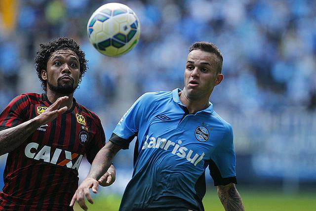 Para o atacante Luan, Roger Carvalho chegou ao Grêmio e mudou a atitude do time dentro de campo.