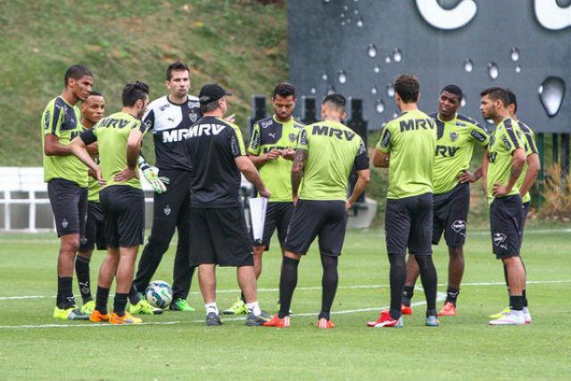 Atlético testa formação em treino com Maicosuel no ataque (Foto: Atlético-MG)