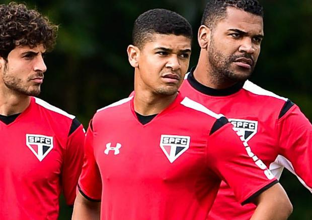 Denilson (C) teve duas passagens pelo São Paulo ao longo da carreira