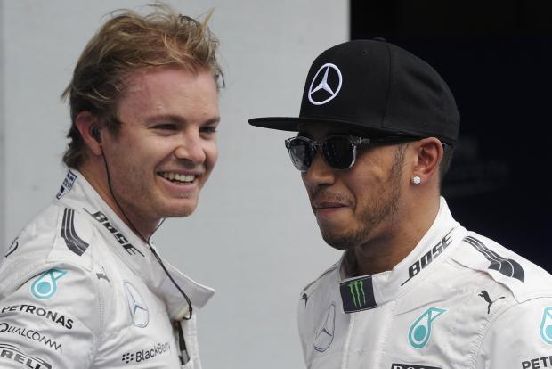 Hamilton ficou com a pole na Áustria depois de ele e Rosberg escaparem da pista