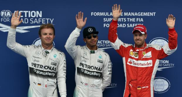 Sebastian Vettel ficou em terceiro, a 0s355 do tempo estabelecido por Lewis Hamilton