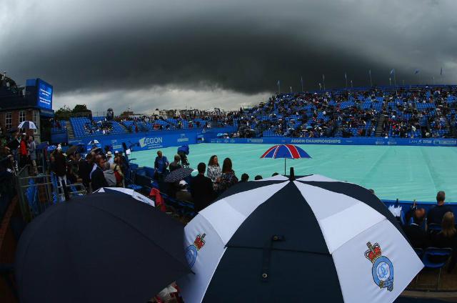 As nuvens escuras de Londres trouxe a chuva que interrompeu a final entre Murray e Trocki