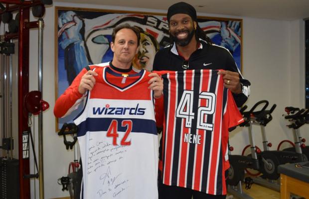 O jogador do Washington Wizards recebeu convite de Rogério Ceni para ir ao treino