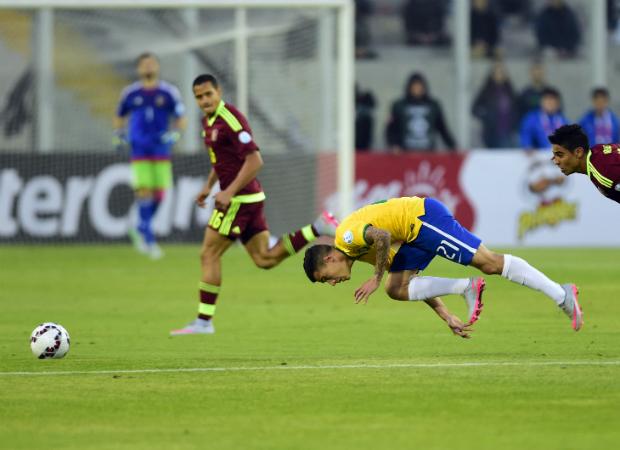 O Brasil se fechou no final da partida e foi castigado com um gol da Venezuela (foto: Martin Benetti)