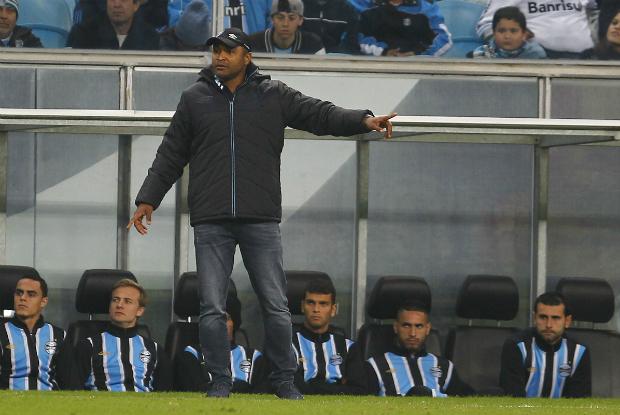 Treinador cobra melhor desempenho longe da Arena para que Grêmio faça frente aos líderes do Brasileiro