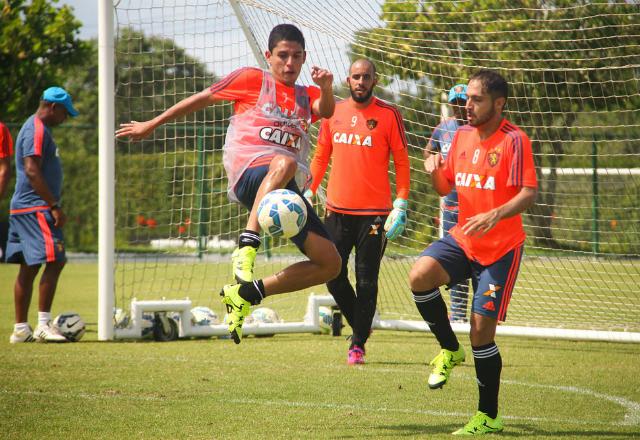 Elenco do Sport se reapresentou nesta terça-feira, depois de vencer o Vasco e assumir a liderança do Brasileirão