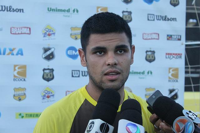 O lateral esquerdo Lima tem proposta do futebol português e não jogará mais pelo ABC-RN