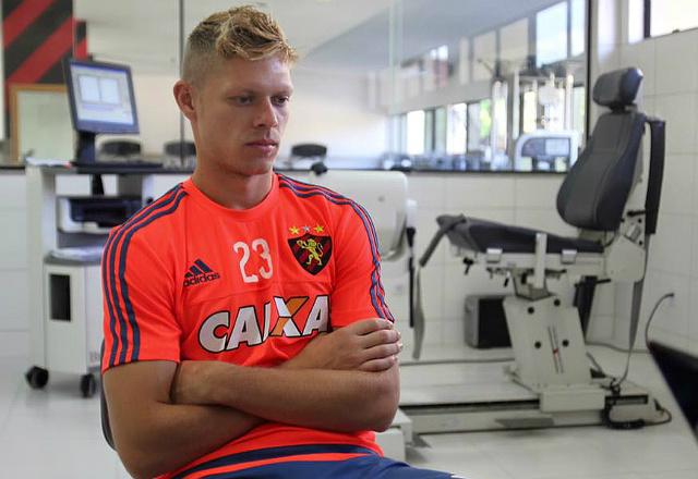 Marlone pode ser titular na partida contra a Chapecoense, neste sábado, na Arena Condá, em Chapecó