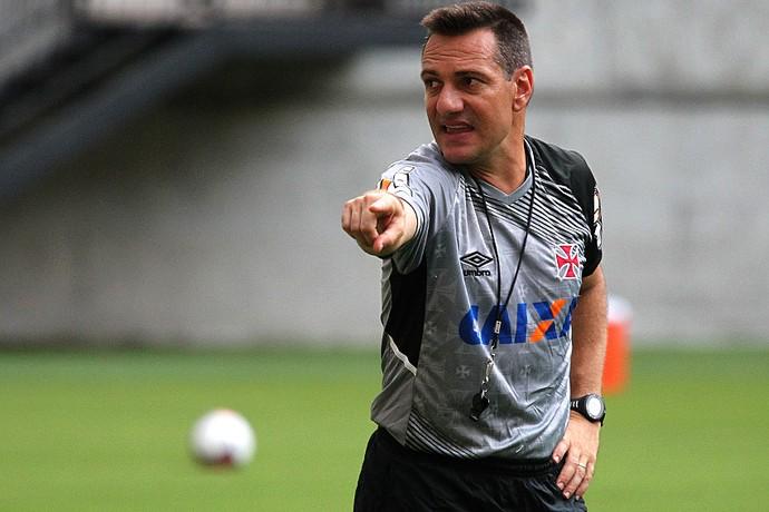 Doriva, ex-técnico do Vasco, pode ser o novo treinador do Goiás