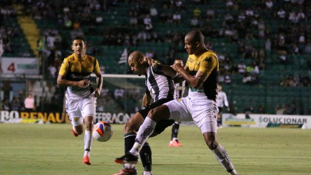 Mazola segue trabalhando separado e não deve enfrentar o Corinthians (Foto: Figueirense)