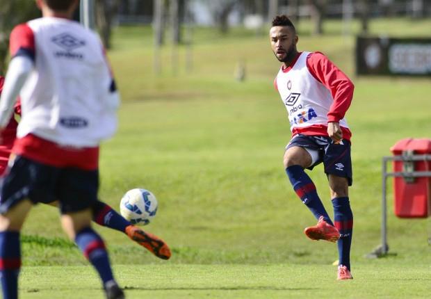 Wellington deve ficar no Atlético-PR até o fim do ano (Foto: Gustavo Oliveira/Atlético-PR)