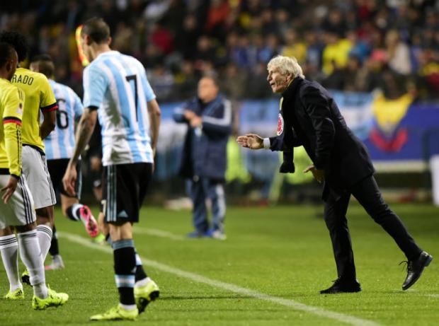 Pekerman lamentou pela Colômbia ter errado muitos passes diante da Argentina (Foto: Luis Acosta)