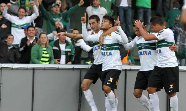 Rafhael Lucas entrou no lugar de Gladiador e fez o gol da vitória do Coxa (Foto: Coritiba/Divulgação)
