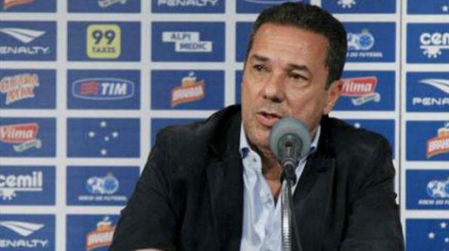 Luxemburgo acredita que desfalques prejudicam formação da equipe (Foto: Washignton Alves/Divulgação)