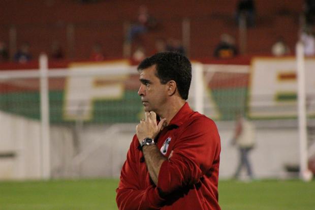 Júnior Lopes comandou apenas cinco partidas na Portuguesa (Foto: Dorival Rosa/Portuguesa)