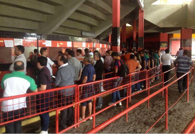 Bilheterias tem ficado com muita fila, já que torcedores estão contentes com a fase do Sport