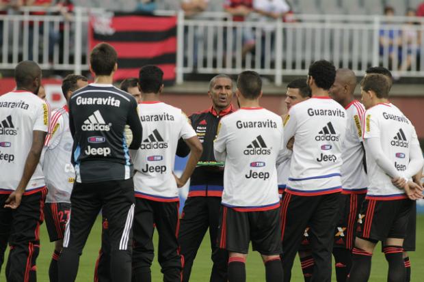 O elenco rubro-negro já trabalhou na Arena Joinville nesta terça