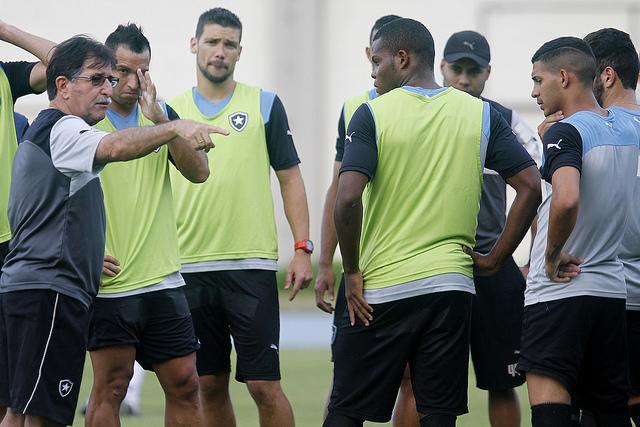 René fez modificações na equipe do Botafogo no treino desta terça (Foto: Vitor Silva/SSPress)