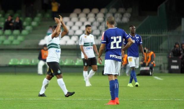 Marcos Aurélio (à esq.) acertou seu retorno ao Coxa há pouco mais de um mês e se diz à vontade no clube