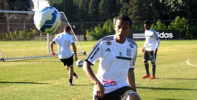 Lateral da Macaca quer desencantar contra o Corinthians (Foto: PontePress/Guilherme Dorigatti)