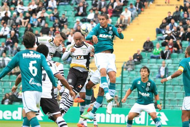 Figueirense e Goiás já se enfrentaram 16 vezes na Série A. Ao todo, foram oito vitórias do Goiás, quatro do Figueirense e quatro empates