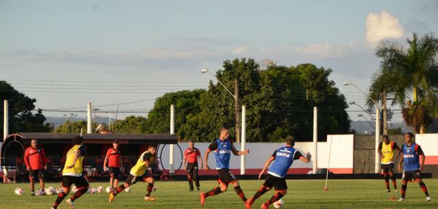 Elenco espera contar com novidades em breve para mudar o cenário (Foto: Fábio Marques/Atlético Goianiense)
