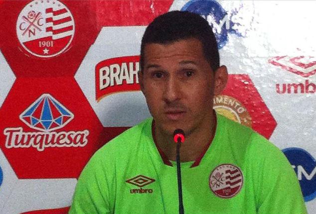 Zagueiro do Náutico pode atuar no sábado após sentir dores no tendão (Foto: Divulgação/Náutico)
