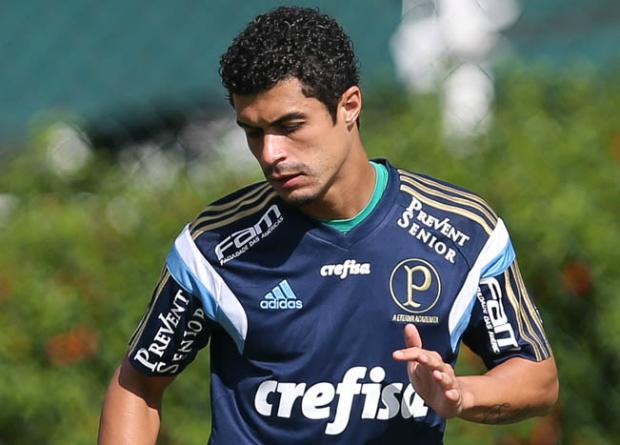 O lateral esquerdo trabalhou com o técnico Marcelo Oliveira na Cruzeiro, onde foi bicampeão brasileiro em 2013 e 2014