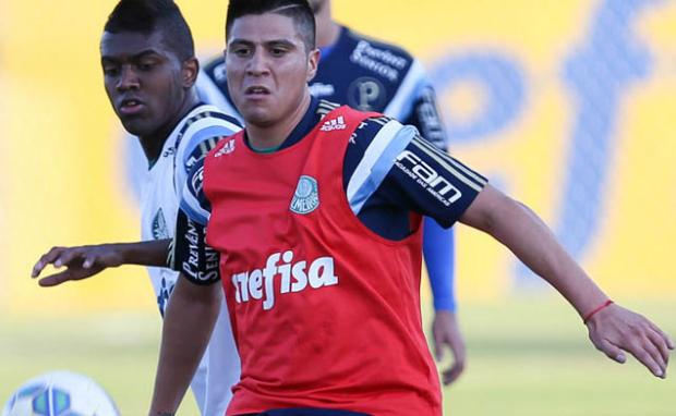 O argentino Cristaldo foi um dos jogadores que participou da atividade no gramado da Academia